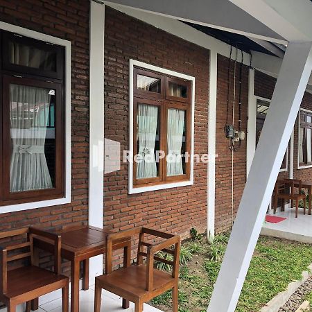 Rifka Annisa Guesthouse Syariah Redpartner Yogyakarta Esterno foto