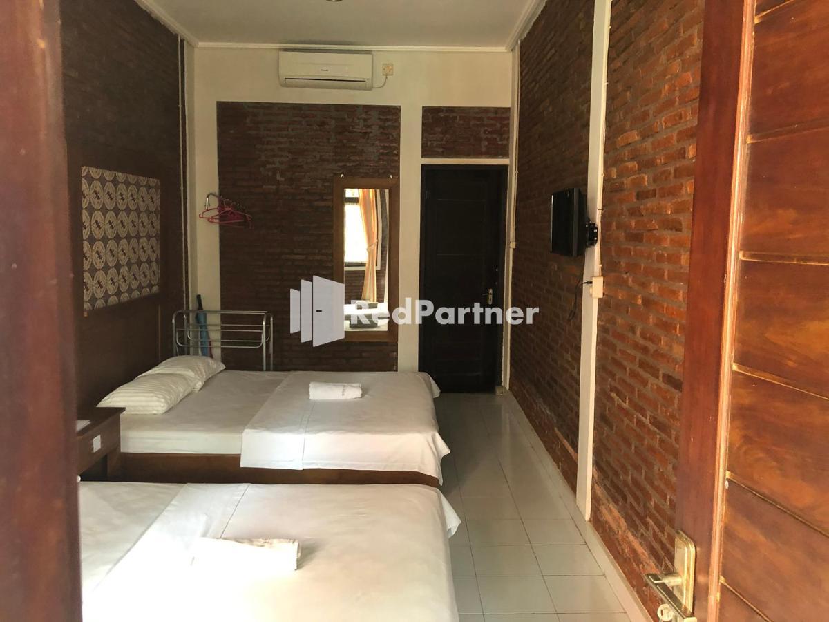 Rifka Annisa Guesthouse Syariah Redpartner Yogyakarta Esterno foto