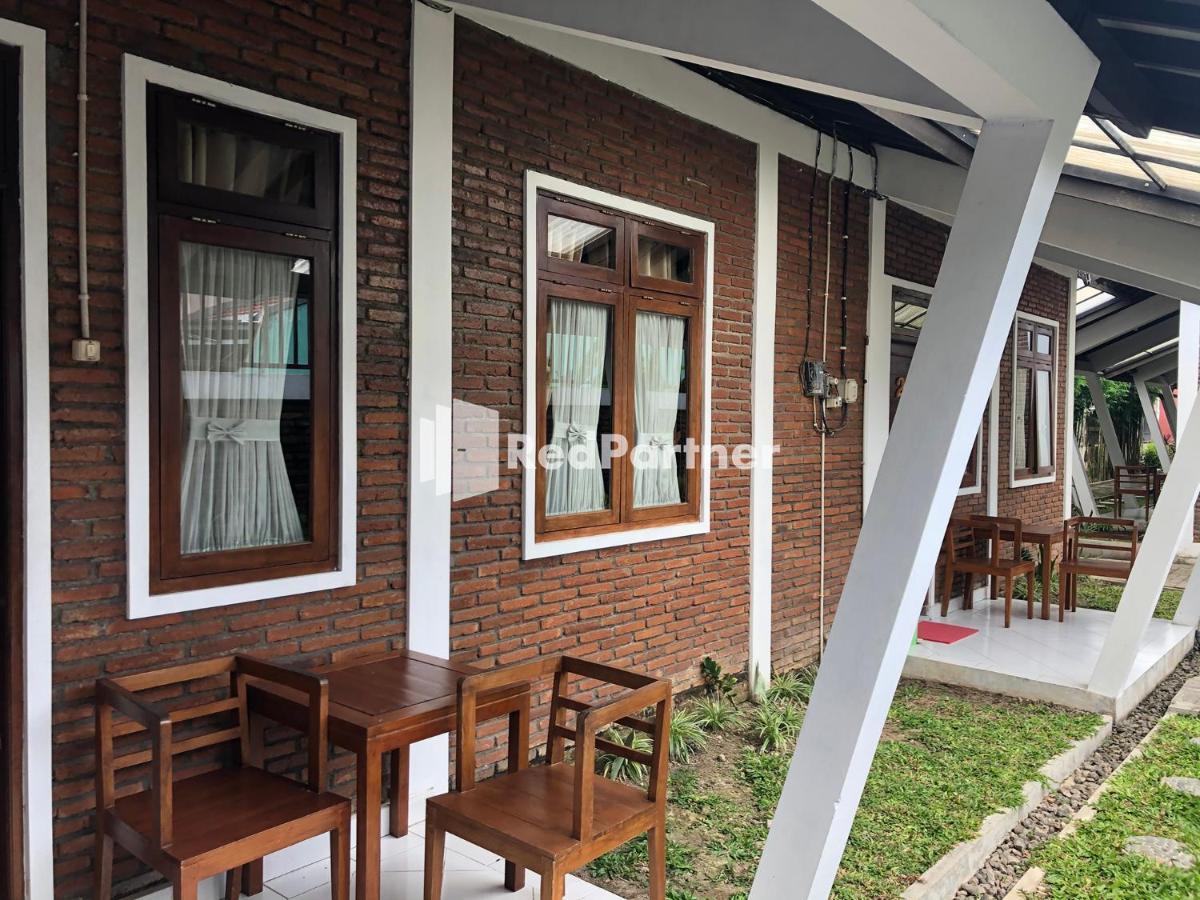 Rifka Annisa Guesthouse Syariah Redpartner Yogyakarta Esterno foto