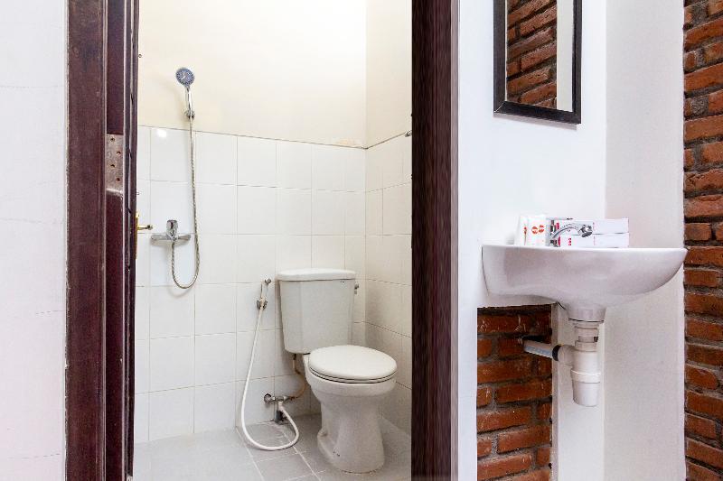 Rifka Annisa Guesthouse Syariah Redpartner Yogyakarta Esterno foto